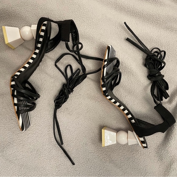 BLACK AND WHITE STRAPPY SANDAL WITH CONE HEEL - Picture 2 of 15
